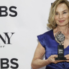 Jessica Lange, con su premio Tony por 'Long day's journey into night'.