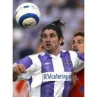 Hornos, controlando un balón, en un partido con el Valladolid