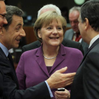 Jyrki Katainen, Sarkozy, Merkel y Durao Barroso, ayer, en Bruselas.