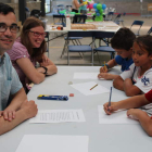 Un grupo de alumnos se prepara para el taller en el pabellón de Rectivía. A. VALENCIA