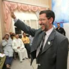 Saad Eddine, secretario del partido integrista sonríe satisfecho por el resultado electoral.