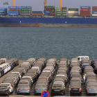 Automóviles en el Puerto de Valencia con destino a la exportación.
