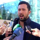 Josep Miguel Arenas, el rapero Valtonyc, atiende a los medios tras ser juzgado por enaltecimiento del terrorismo e injurias a la Corona en la Audiencia Nacional.