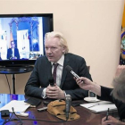 Desmejorado 8 Assange, durante la rueda de prensa ofrecida en la embajada de Ecuador, ayer.