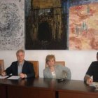 El concejal Celestino Pérez, junto a miembros de los grupos que actuarán el sábado en León