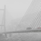 Imagen del puente sobre el pantano de Luna, en una de las últimas nevadas. JESÚS F. SALVADORES