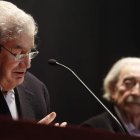 El poeta leonés Antonio Gamoneda, durante su charla con Juan Gelman.
