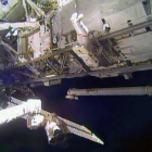Imagen de archivo de una caminata espacial del astronauta estadounidense Rick Mastracchio fuera de la Estación Espacial Internaciona (EEI).