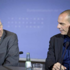 El ministro de Finanzas griego, Yanis Varoufakis (derecha), y su homólogo alemán, Wolfgang Schäuble.
