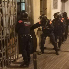 Operación antidroga de los Mossos en la calle de Radas, en Poblesec.