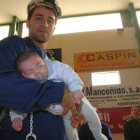 La quinta etapa comenzó con un gratificante gesto por parte de la madre de César, uno de los 200. Es