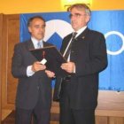 Juan José Alonso Perandones entregó el reconocimiento a Juan Carlos Fernández.