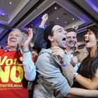 Unionistas celebran la victoria del 'no' a la independencia de Escocia.