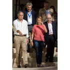Cospedal, en el centro, junto a otros miembros del PP.