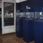 Las vitrinas ya están preparadas para que se coloque la joyería tradicional.