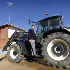 Álvaro Cid, el único joven que trabaja en el campo en Escobar de Campos.