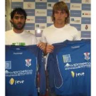 Ramírez y Diego López posan con su nueva camiseta