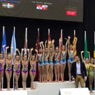 Olatz, Paula, Inés, Natalia, Irene y Ainhoa, con su medalla de oro. DL