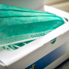 Haz una mascarilla desechable con papel de cocina