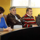 La primera teniente de alcalde, Maite Muñiz, Ismael Lorenzana y, a la derecha, Isidoro García. MARCIANO