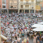 El festival folclórico reúne a numeroso público en la plaza Mayor. RUBÉN PRIETO