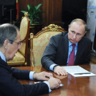 El ministro ruso Sergey Lavrov y Putin. MIKHAIL KLIMENTYEV/