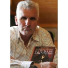 El escritor leonés Antonio Martínez Llamas con su nueva novela