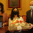 Vera López, Enma S. Varela y José Antonio Diez, ayer en el salón de plenos. FERNANDO OTERO