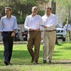 Camps junto a dos vicepresidentes del Consell.