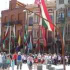 Los pendones se concentrarán el domingo en la Plaza Mayor de La Bañeza. SECUNDINO PÉREZ