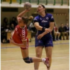 Laren tira a puerta en el partido de ida entre León BM y Lleida