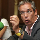 El portavoz del equipo de Gobierno del Consistorio leonés, José María López Benito, informa sobre los últimos datos sobre el incendio del Ayuntamiento
