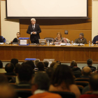 El rector se dirige al auditorio, ayer en el aula magna de Industriales