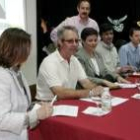 Carmen G. Compadre, Bernardo, Blanca García, Casqueiro, García Lorenzo y Javier Miguel (de pie)