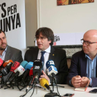 Antoni Comín, Carles Puigdemont y el abogado Gonzalo Boy. LAURA PÉREZ-CEJUELA