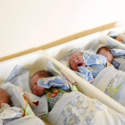 Un grupo de bebés en una nursería de un hospital de Moscú.