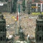 Vista que ofrecía ayer el Zócalo de México y sus alrededores, tomados por los fieles de Obrador
