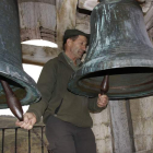 Laude toca las campanas en Lois.