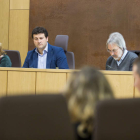 La concejala Carmen Oláiz; el alcalde, Manuel García; y el edil Miguel Ángel Díaz, en el Pleno. F. OTERO