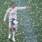 Cristiano Ronaldo, durante la fiesta del domingo en el Bernabéu tras lograr la 'Duodécima' Champions.
