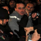 Massimo Tartaglia es detenido después del incidente, el pasado mes de diciembre.