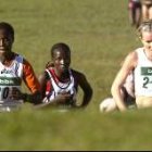 La australiana Benita Johnson, a la derecha, seguida por las keniatas Edith Masai y Alice Timbilil