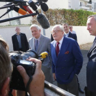 Jean-Marie le Pen ante la sede central de su partido en Nanterre.