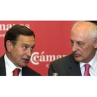 El presidente del Consejo de Cámaras, Manuel Vidal, y el director general de Nuclenor, Martín Regaño