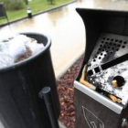 Muy pocos locales públicos tienen ceniceros en la calle.