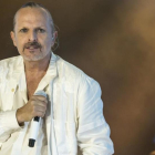 Miguel Bosé, en un concierto en el Palau Sant Jordi en el 2015, un año antes de cumplir 60 años.