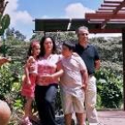 Los turistas pueden observar a los leones a escasos metros de distancia en Masai Mara