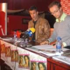 Ángel Lerga y Daniel Alfajeme, durante la presentación de la gala en la discoteca Oxi de Ponferrada