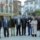 El delegado y la corporación recorrieron la villa de Sahagún tras entrevistarse en el ayuntamiento