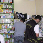 Momento del registro de una de las farmacias implicadas.
